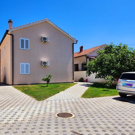 Apartament Ena Turanj Zewnętrze zdjęcie