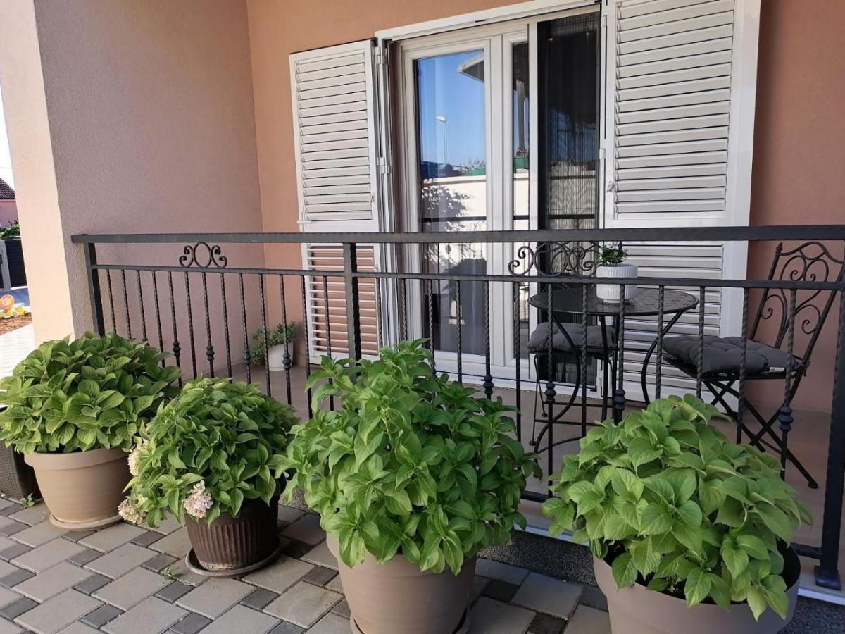 Apartament Ena Turanj Zewnętrze zdjęcie